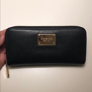 Michael Kors black pebbled leather wallet 🖤